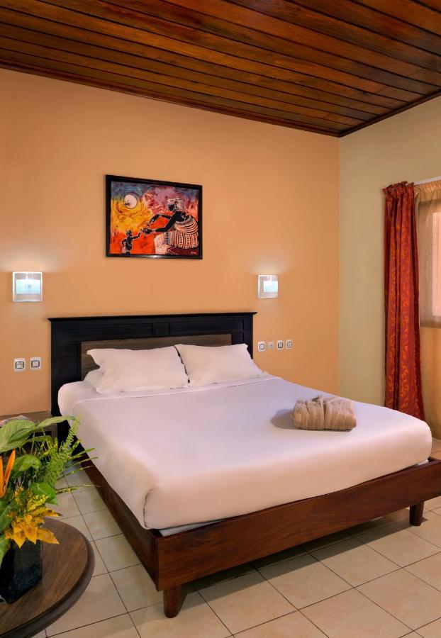 Dunia Hotel 비사우 외부 사진
