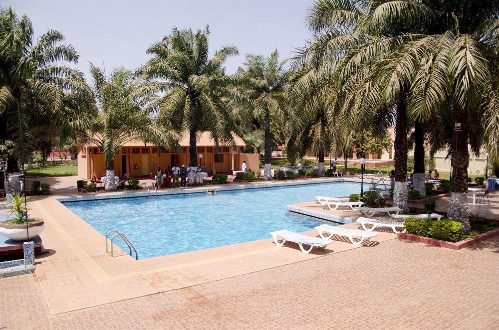 Dunia Hotel 비사우 외부 사진