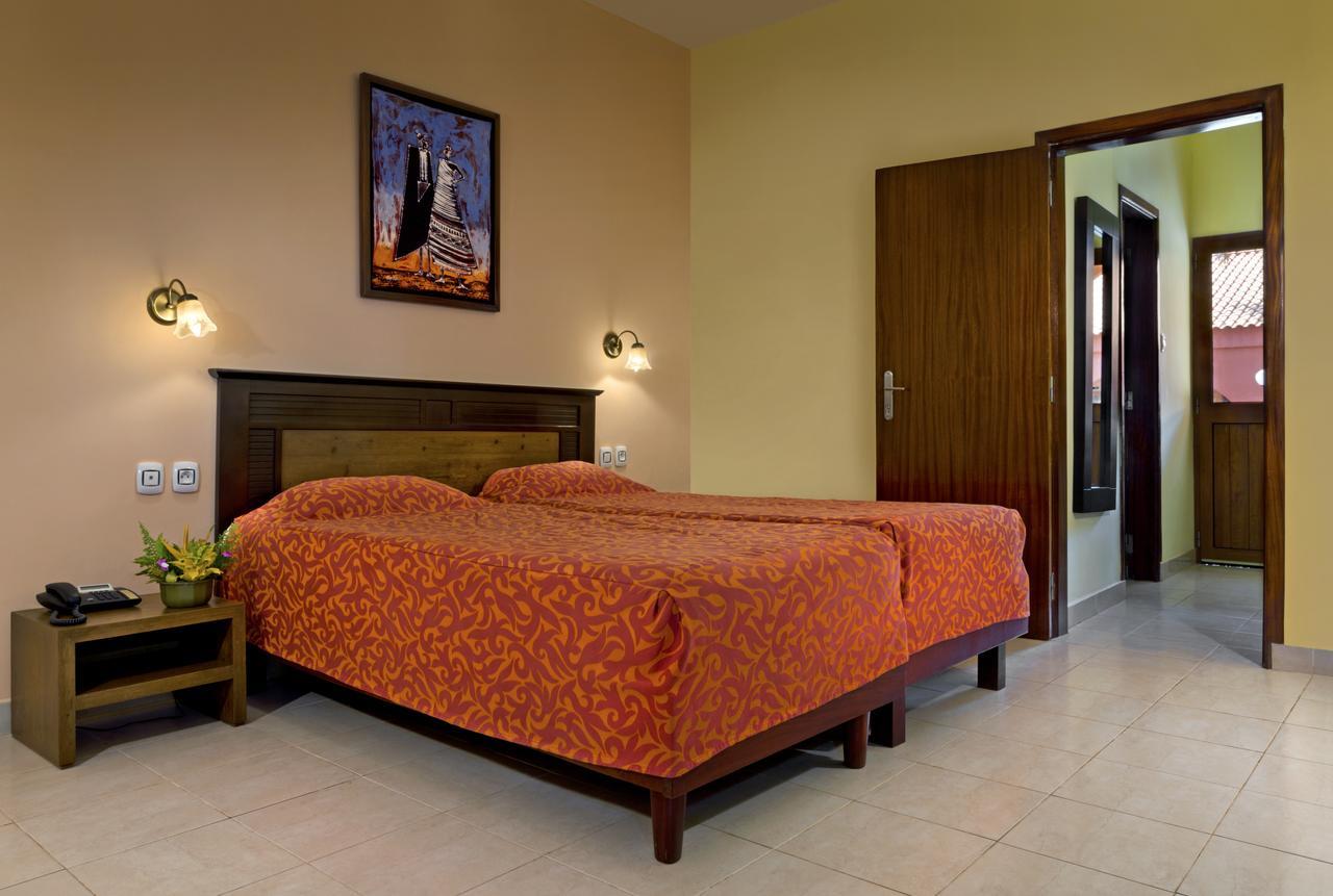 Dunia Hotel 비사우 외부 사진