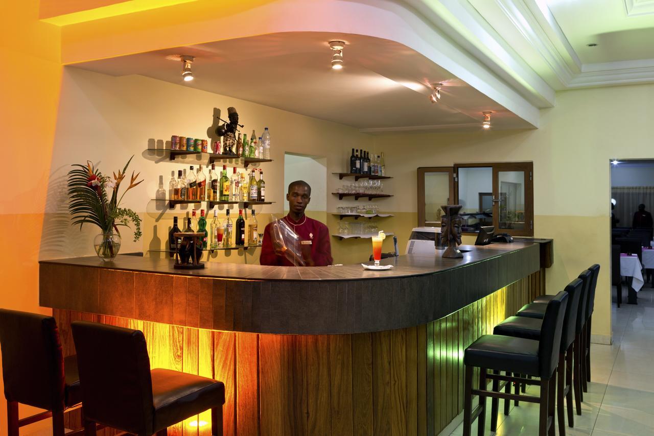 Dunia Hotel 비사우 외부 사진